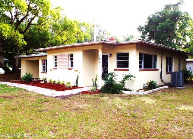 Property at 122 Husson Ave, Palatka, FL 32177, 3 beds, 1 bath