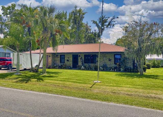 Property at 205 Park Ave, Crescent City, FL 32112, 2 beds, 2 baths