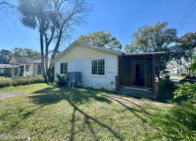 Property at 27 Julia St, St. Augustine, FL 32084, 6 beds, 3 baths