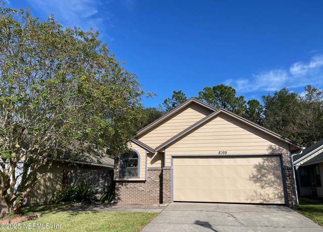 Property at 8769 Pinevalley Ln, Jacksonville, FL 32244, 3 beds, 2 baths