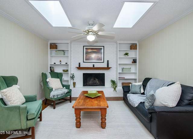 Property at 2333 The Woods Dr, Jacksonville, FL 32246, 6 beds, 3 baths