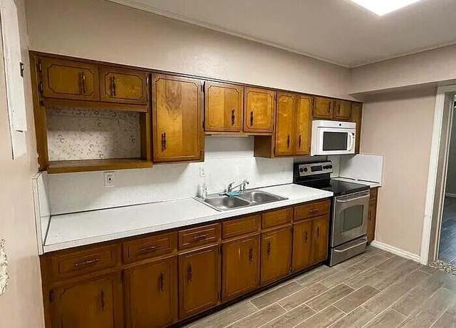 Property at 8929 MacArthur Ct S, Jacksonville, FL 32216, 4 beds, 2 baths