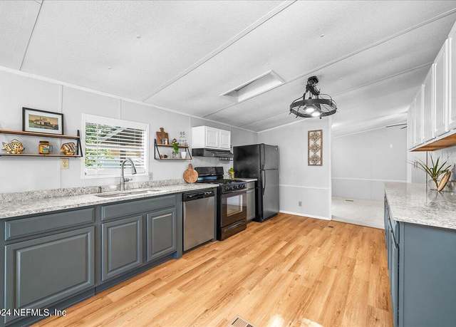 Property at 120 Pine St, Satsuma, FL 32189, 3 beds, 2 baths