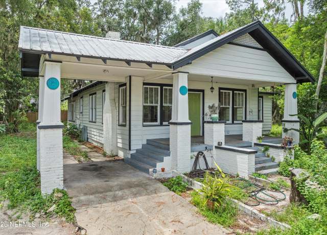 Property at 1901 Oak St, Palatka, FL 32177, 3 beds, 2 baths