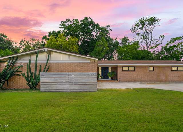 Property at 1352 Sunnymeade Dr, Jacksonville, FL 32211, 4 beds, 3 baths