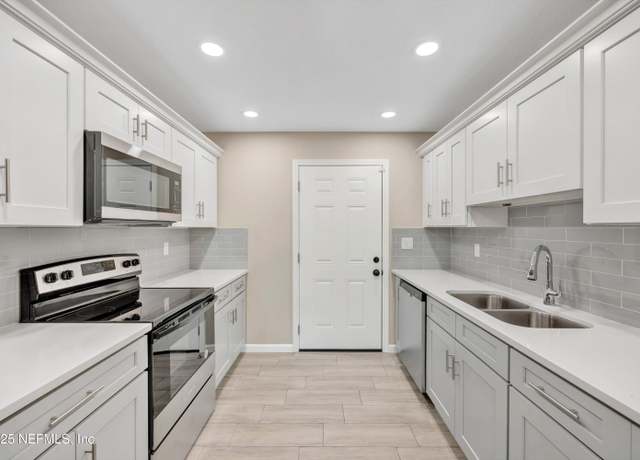 Property at 10707 Indies Dr N, Jacksonville, FL 32246, 3 beds, 2 baths