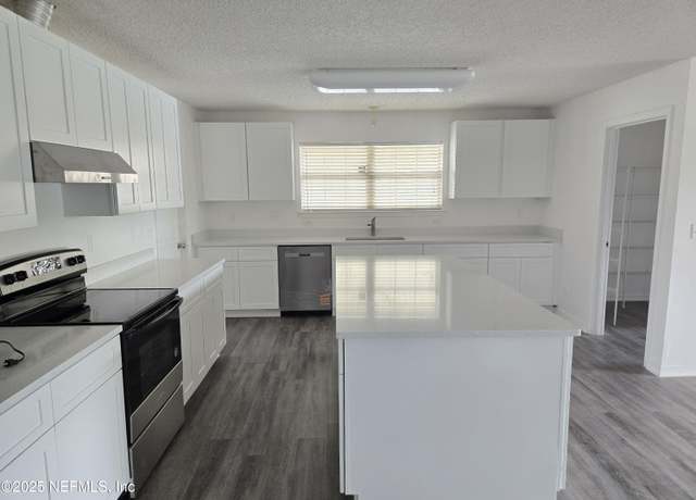 Property at 9083 Hawkeye Dr, Jacksonville, FL 32221, 4 beds, 3 baths