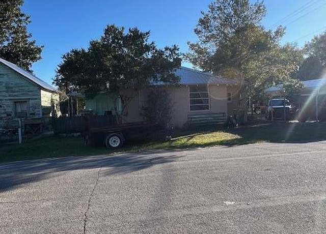 Property at 1101 15th St, Palatka, FL 32177, 3 beds, 1.5 baths