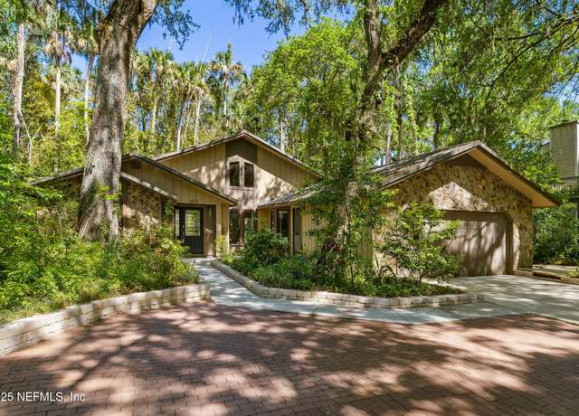 Property at 1875 Live Oak Ln, Atlantic Beach, FL 32233, 3 beds, 2.5 baths