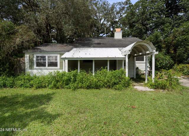 Property at 3702 Orlando Cir W, Jacksonville, FL 32207, 3 beds, 2 baths