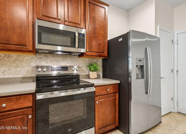 Property at 7023 Roundleaf Dr, Jacksonville, FL 32258, 2 beds, 2.5 baths