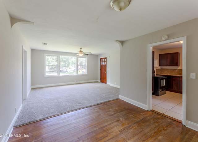 Property at 8073 Oakwood St, Jacksonville, FL 32208, 2 beds, 1 bath