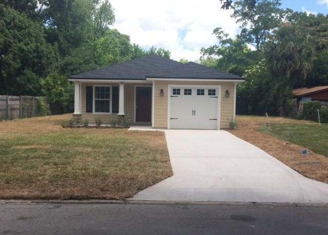 Property at 6237 Syringa Ln, Jacksonville, FL 32211, 3 beds, 2 baths