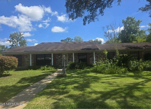 Property at 681 Custer Cir, Orange Park, FL 32073, 4 beds, 2.5 baths