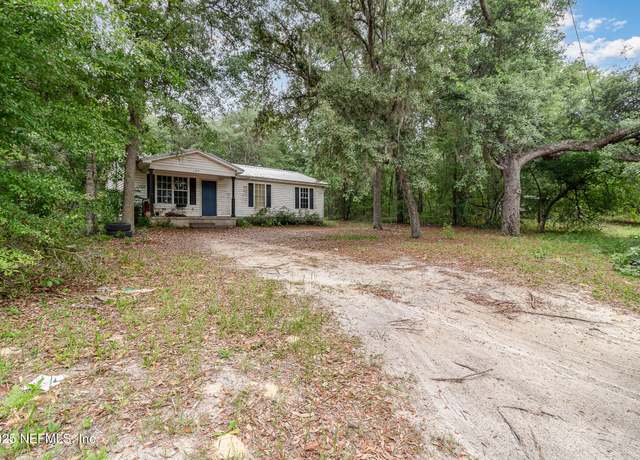 Property at 104 E Oakside Dr, Interlachen, FL 32148, 3 beds, 1 bath