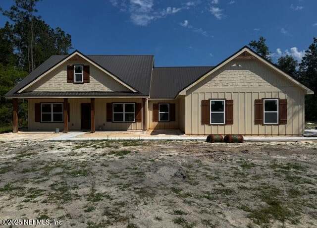 Property at 162 W Horseshoe Ct, Palatka, FL 32177, 3 beds, 2 baths