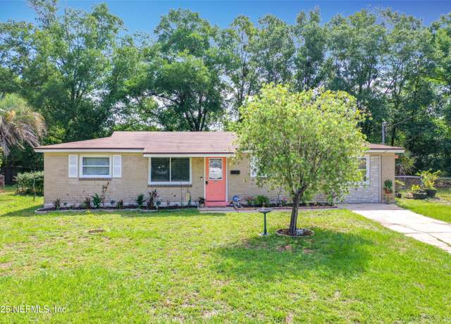 Property at 2829 Goldenrod Cir E, Jacksonville, FL 32246, 3 beds, 2 baths