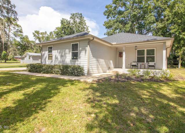 Property at 601 SE 4th Ave, Melrose, FL 32666, 3 beds, 2 baths