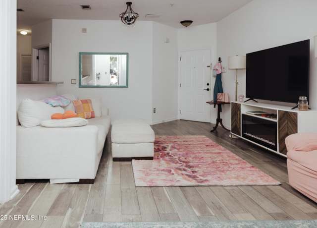 Property at 3641 Kirkpatrick Cir #5, Jacksonville, FL 32210, 2 beds, 2 baths