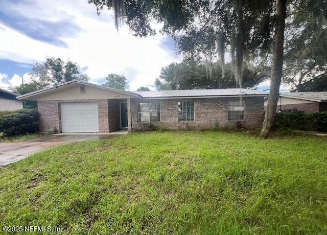 Property at 231 Holly Ln, Palatka, FL 32177, 3 beds, 2 baths