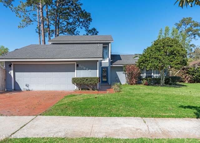 Property at 10686 La Mancha Ave, Jacksonville, FL 32257, 3 beds, 2 baths