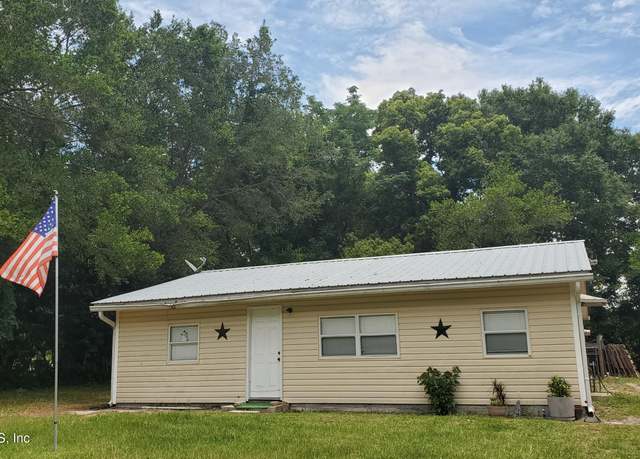 Property at 10507 Prospect Ave, Hampton, FL 32044, 2 beds, 1 bath