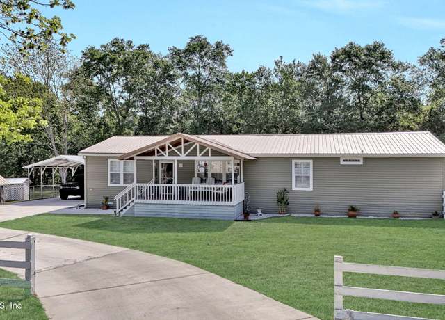 Property at 10 Plankton Ave, Middleburg, FL 32068, 3 beds, 2 baths