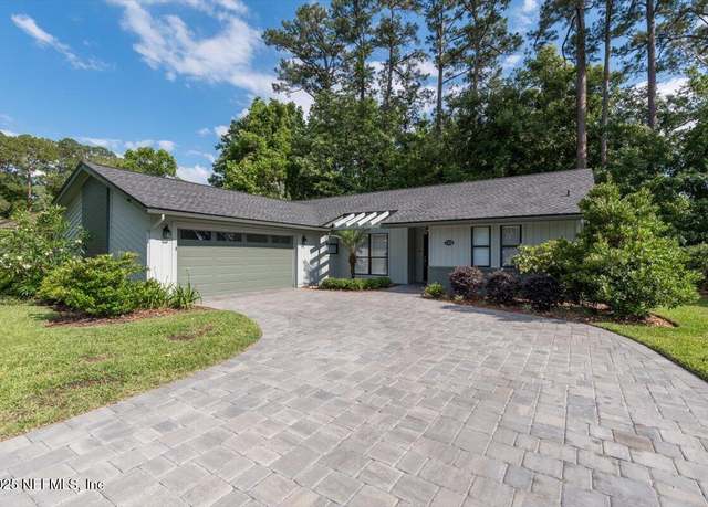 Property at 7372 Secret Woods Dr, Jacksonville, FL 32216, 3 beds, 2 baths