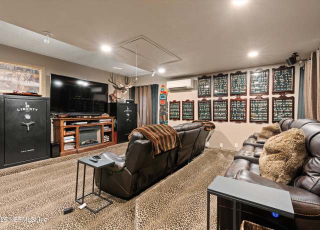 Property at 1576 Linkside Dr, Fleming Island, FL 32003, 4 beds, 2.5 baths
