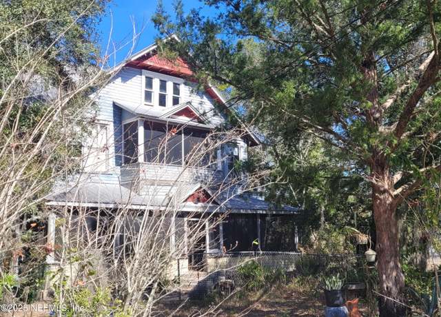 Property at 116 E Main St, Pomona Park, FL 32181, 8 beds, 3 baths