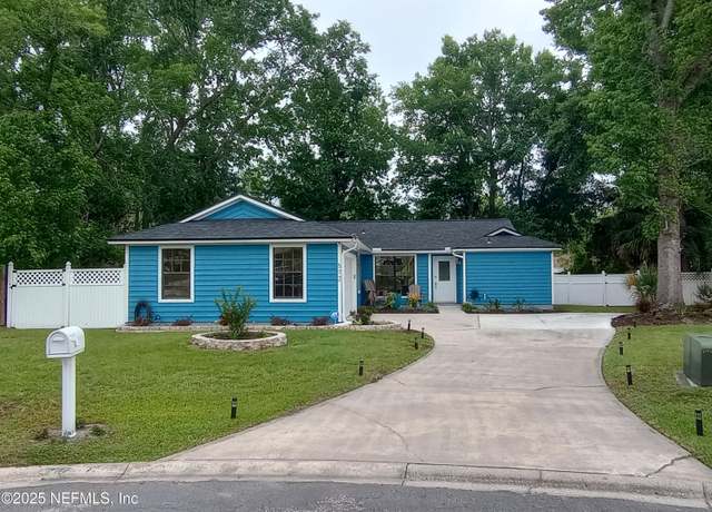 Property at 572 Constitution Dr, Orange Park, FL 32073, 3 beds, 2 baths