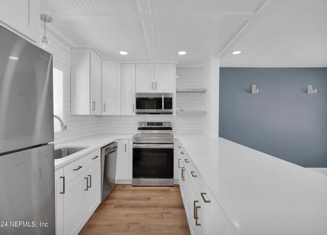 Property at 1413 4th St N, Jacksonville Beach, FL 32250, 2 beds, 1.5 baths