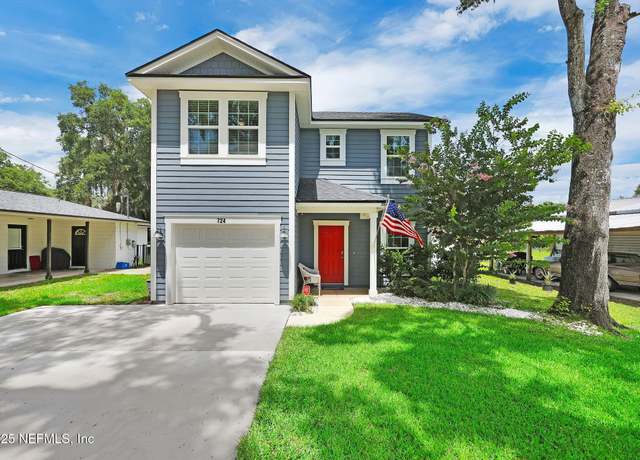 Property at 724 N Pine Ave, Green Cove Springs, FL 32043, 3 beds, 2.5 baths