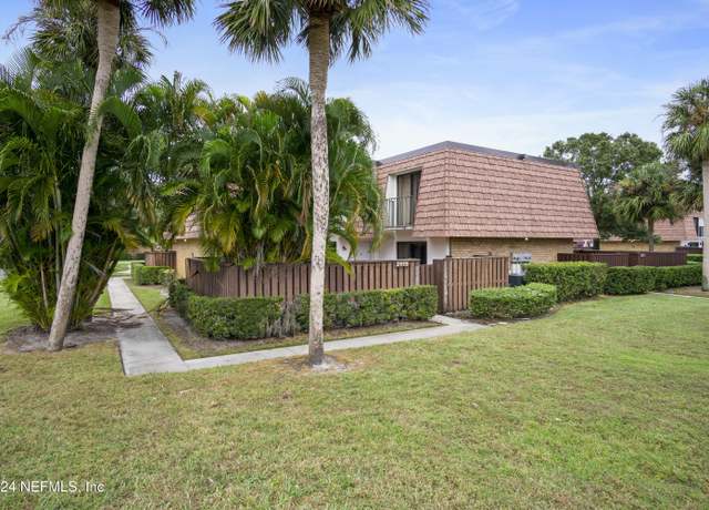 Property at 2975 SW Sunset Trace Circle Cir #2975, Palm City, FL 34990, 2 beds, 2.5 baths