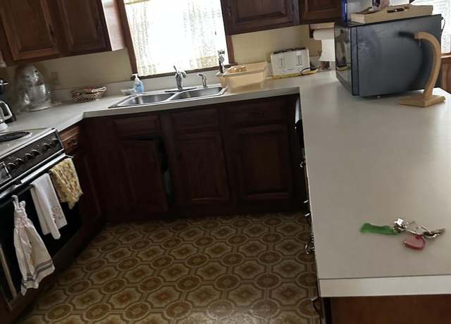 Property at 5943 Oaklane Dr, Jacksonville, FL 32244, 2 beds, 1 bath