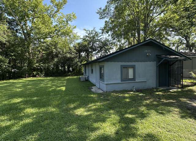 Property at 2825 W 11th St, Jacksonville, FL 32254, 3 beds, 1 bath
