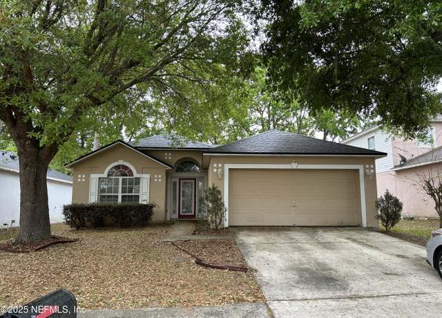Property at 9387 Thorn Glen Rd, Jacksonville, FL 32208, 3 beds, 2 baths