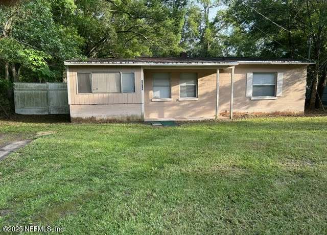 Property at 2916 W 11th St, Jacksonville, FL 32254, 2 beds, 1 bath