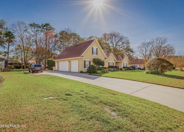 Property at 2680 Country Club Blvd, Orange Park, FL 32073, 3 beds, 3.5 baths