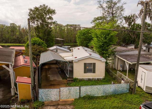 Property at 162 Smith Ln, Satsuma, FL 32189, 3 beds, 2.5 baths
