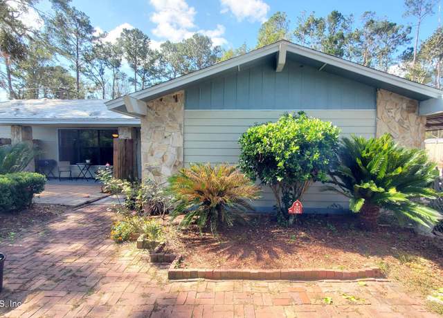 Property at 8609 Goldkist Blvd, Live Oak, FL 32064, 3 beds, 2.5 baths