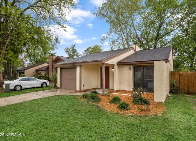 Property at 8324 Meadow Bend Ct, Jacksonville, FL 32244, 2 beds, 2 baths