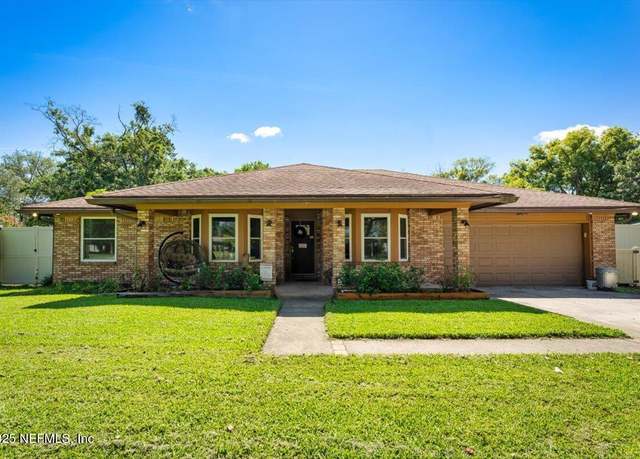 Property at 8027 Sarcee Trl, Jacksonville, FL 32244, 3 beds, 2.5 baths