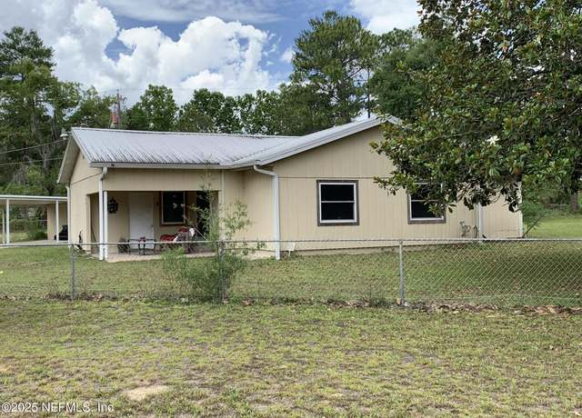 Property at 200 3rd Way, Interlachen, FL 32148, 3 beds, 1 bath