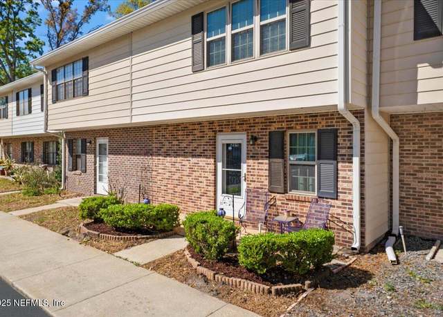 Property at 904 Kettering Way, Orange Park, FL 32073, 2 beds, 1.5 baths