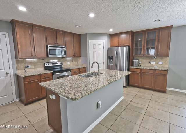 Property at 15778 Spotted Saddle Cir, Jacksonville, FL 32218, 5 beds, 3 baths