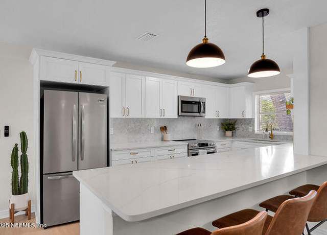 Property at 14396 Aqua Vista Rd N, Jacksonville, FL 32224, 4 beds, 2.5 baths