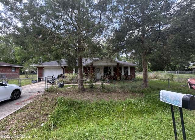 Property at 1013 N Thompson St, Starke, FL 32091, 3 beds, 2 baths