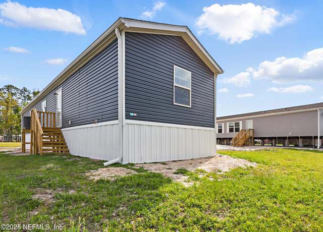 Property at 285 Tarpon Blvd, Palatka, FL 32177, 3 beds, 2 baths