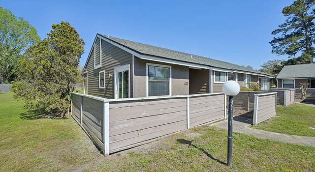 Photo of 8314 Derbyshire Pl, Jacksonville, FL 32244